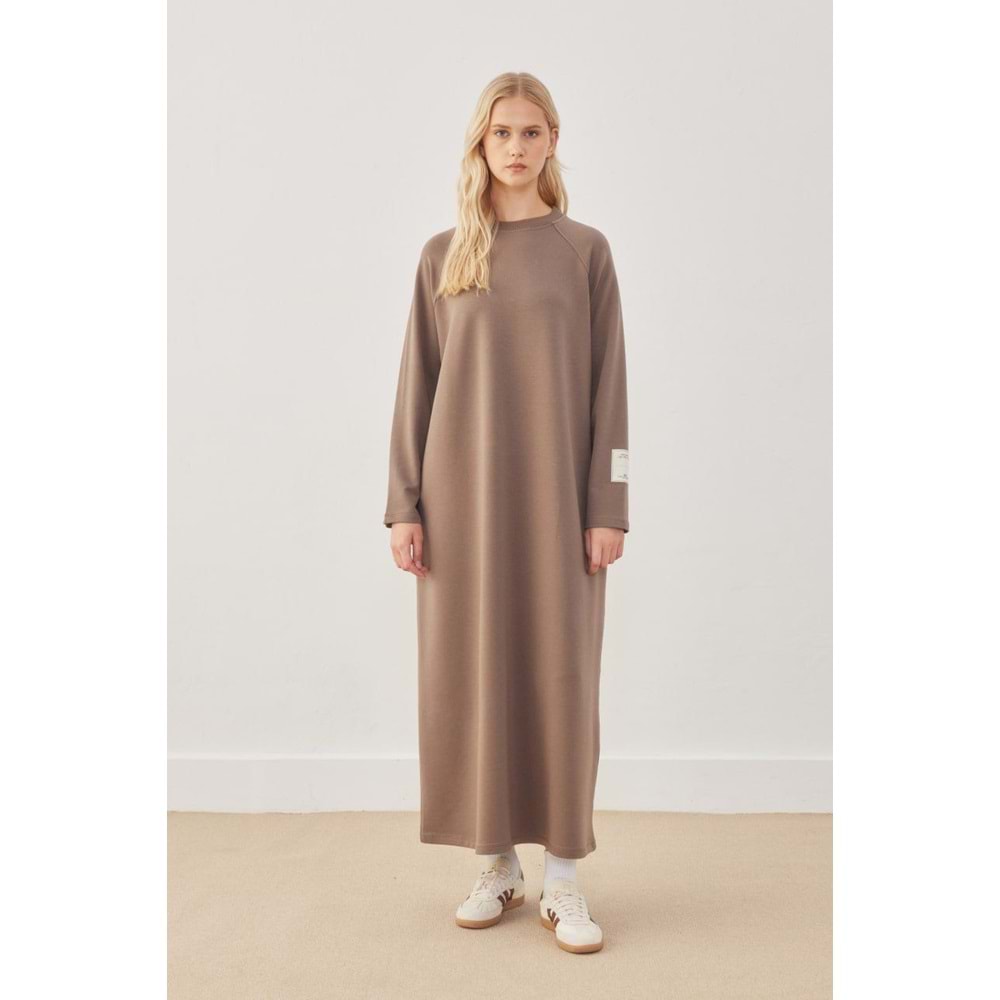 Kol Etiket Detaylı Basic Toprak Elbise M/L