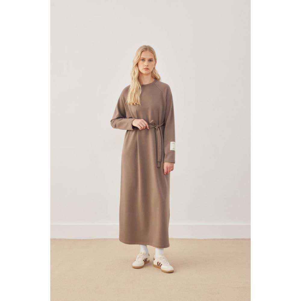 Kol Etiket Detaylı Basic Toprak Elbise S/M