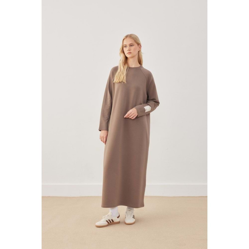 Kol Etiket Detaylı Basic Toprak Elbise S/M