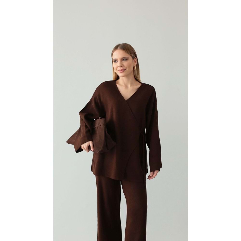 Kahverengi Kruvaze Triko Takım - Standart Beden Anvelop Yaka Kadın