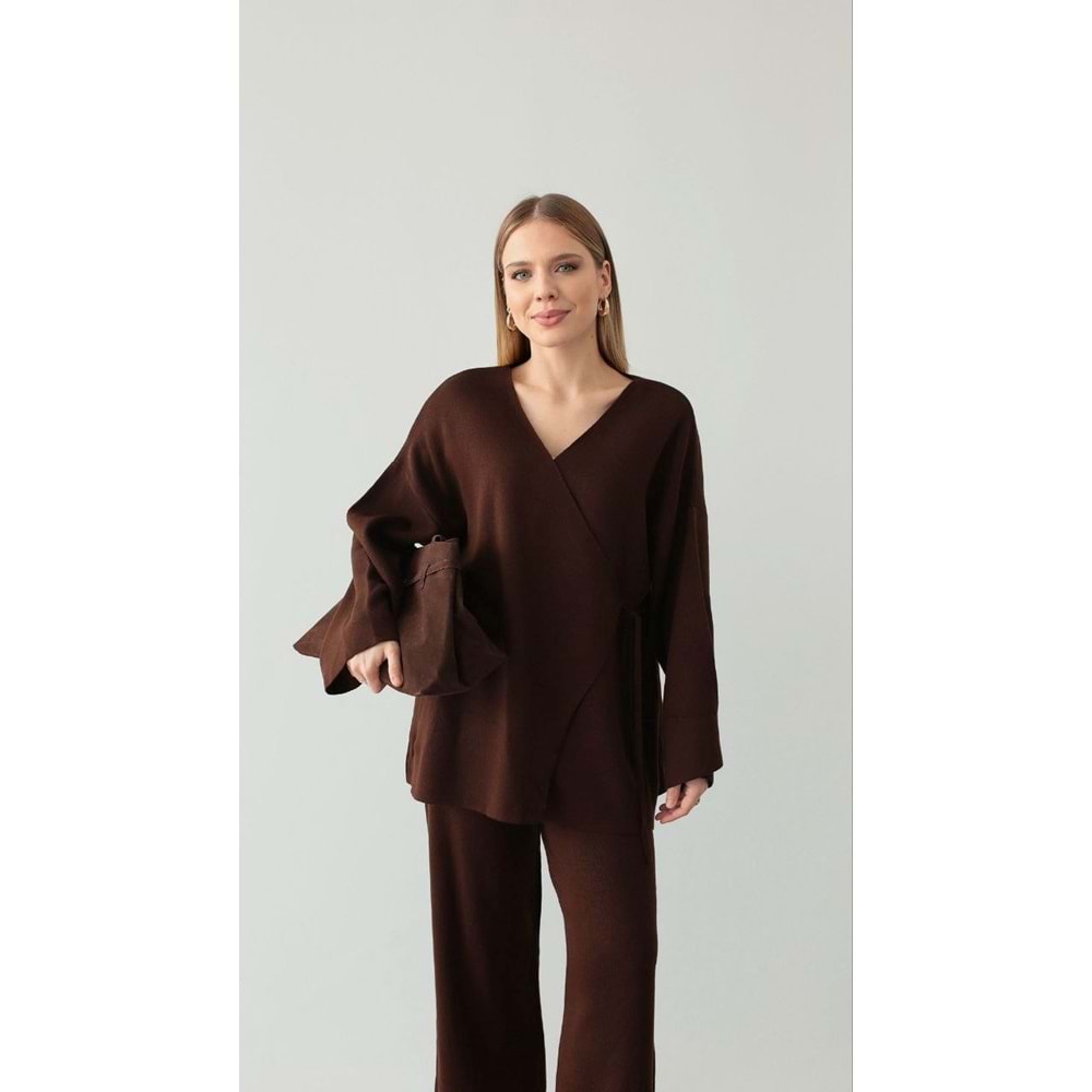 Kahverengi Kruvaze Triko Takım - Standart Beden Anvelop Yaka Kadın