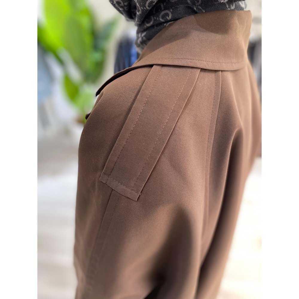 Kahverengi Astarlı Kısa Kadın Trenç