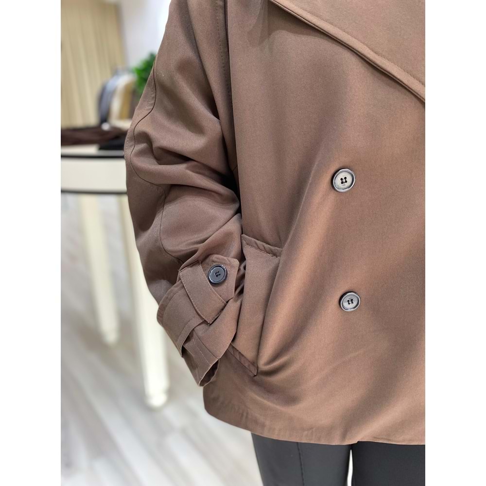 Kahverengi Astarlı Kısa Kadın Trenç