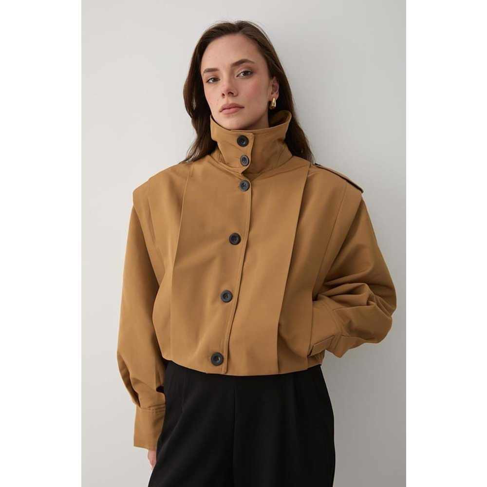 Yüksek Yaka Düğmeli Kadın Camel Trençkot