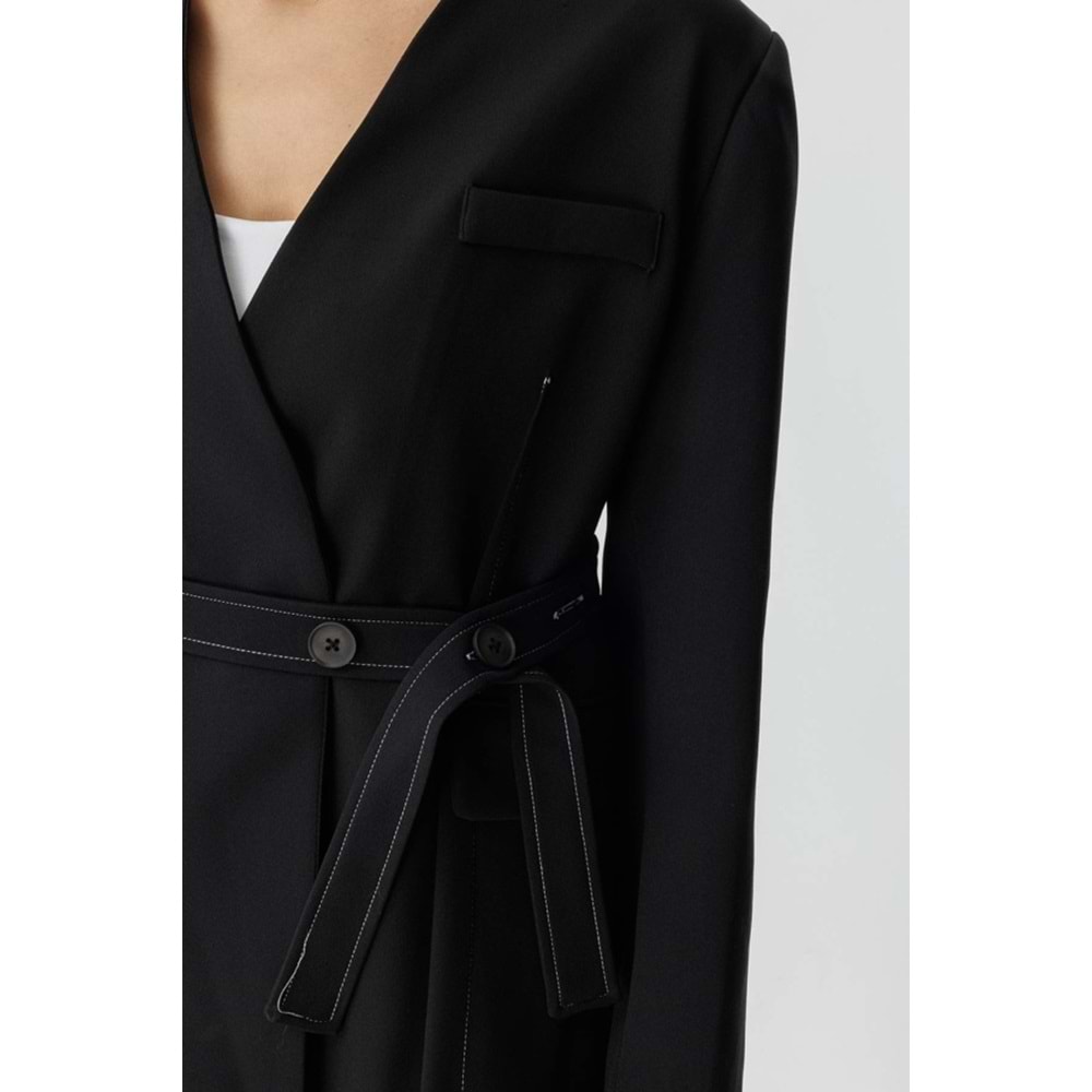 Kontrast Dikişli Kuşaklı Siyah Ceket L Beden