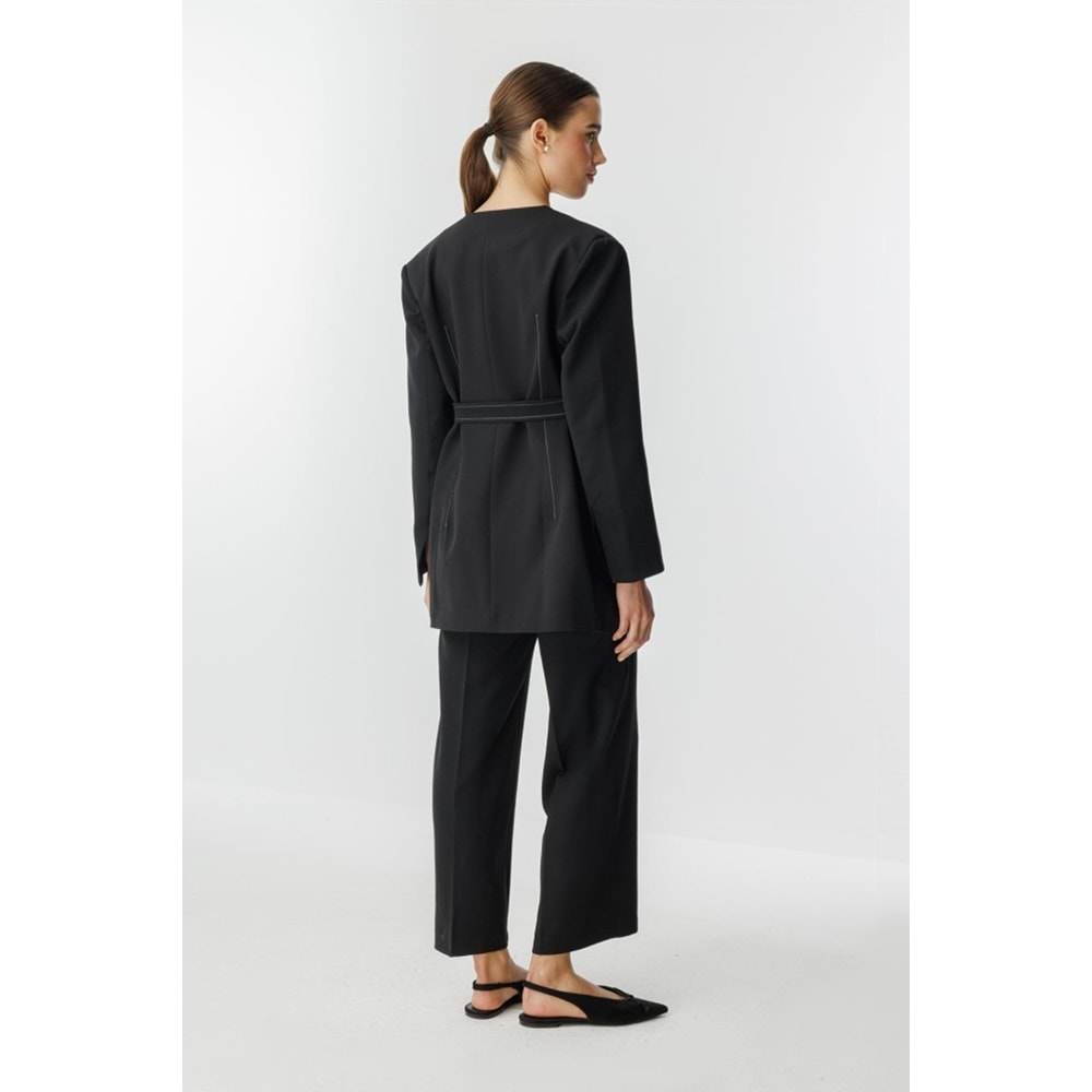 Kontrast Dikişli Kuşaklı Siyah Ceket M Beden