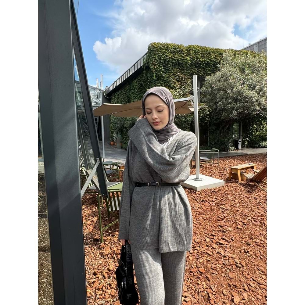 V Yaka Kadın Gri Triko Takım