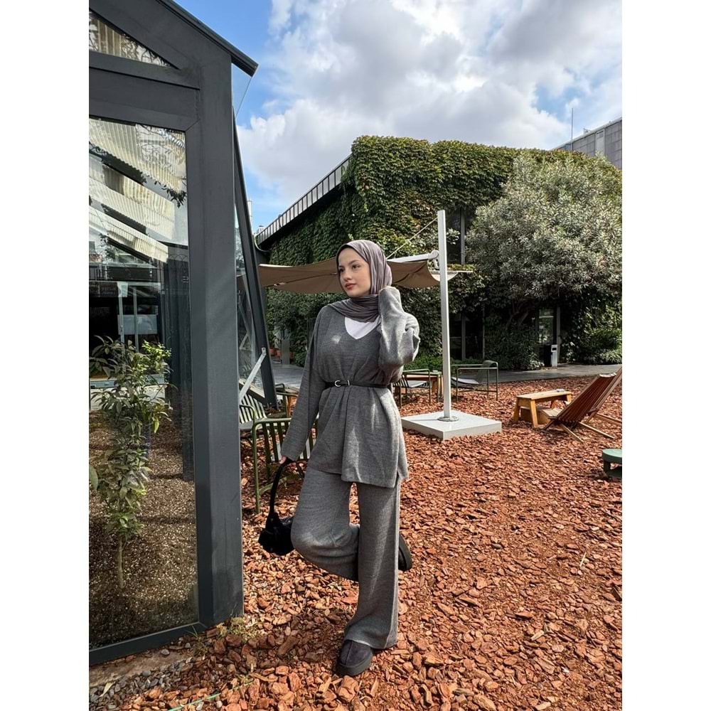 V Yaka Kadın Gri Triko Takım