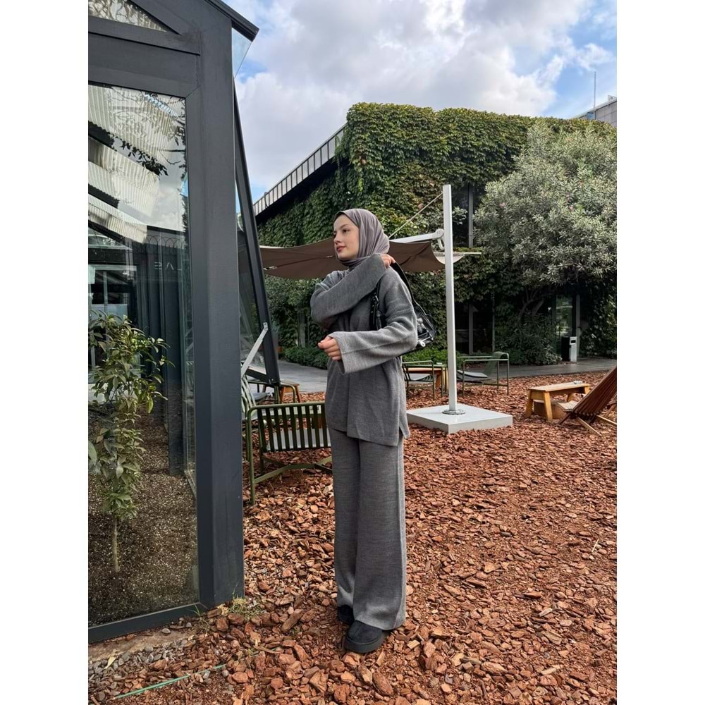 V Yaka Kadın Gri Triko Takım