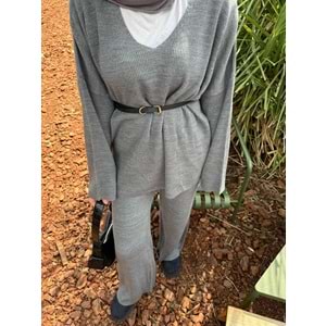 V Yaka Kadın Gri Triko Takım