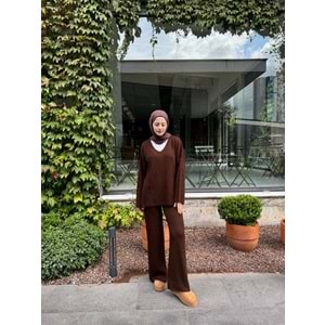 V Yaka Kadın Kahverengi Triko Takım