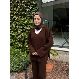 V Yaka Kadın Kahverengi Triko Takım