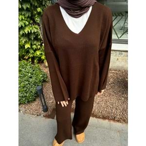 V Yaka Kadın Kahverengi Triko Takım
