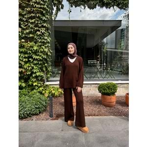 V Yaka Kadın Kahverengi Triko Takım