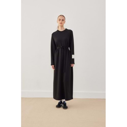 Kol Etiket Detaylı Basic Siyah Elbise M/L