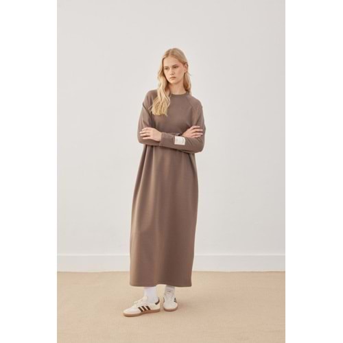 Kol Etiket Detaylı Basic Toprak Elbise M/L