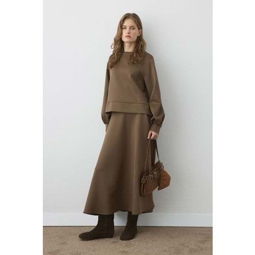 Kahverengi Bisiklet Yaka Pilikaşeli Balon Kol Etekli Takım S/M