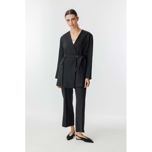 Kontrast Dikişli Kuşaklı Siyah Ceket XL Beden