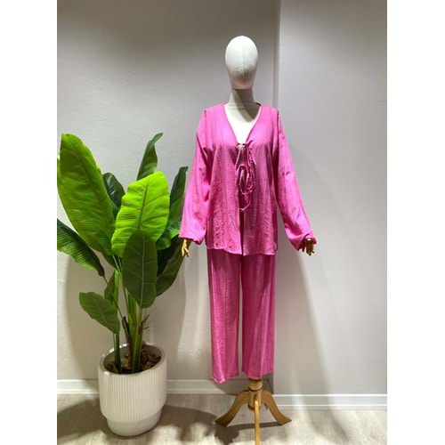 Çilek Kumaş İki Bağlama Pembe Kimonolu Pantolonlu Takım Standart