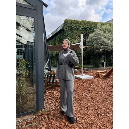 V Yaka Kadın Gri Triko Takım