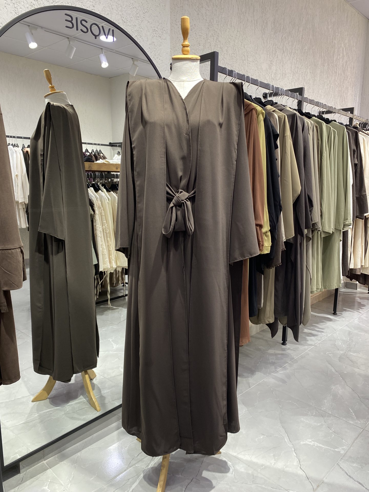 Cape Detaylı Omuz Vatkalı Pantolonlu Abaya Takım