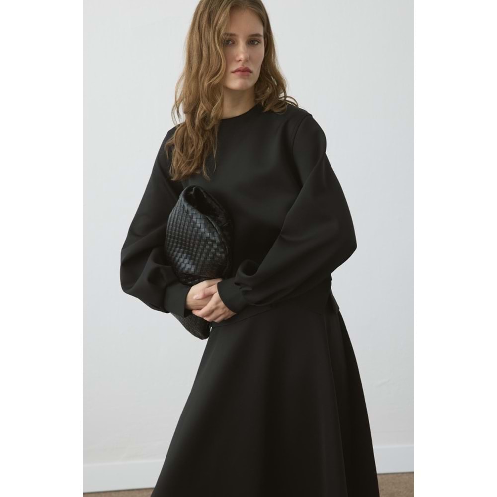 Siyah Bisiklet Yaka Pilikaşeli Balon Kol Etekli Takım S/M