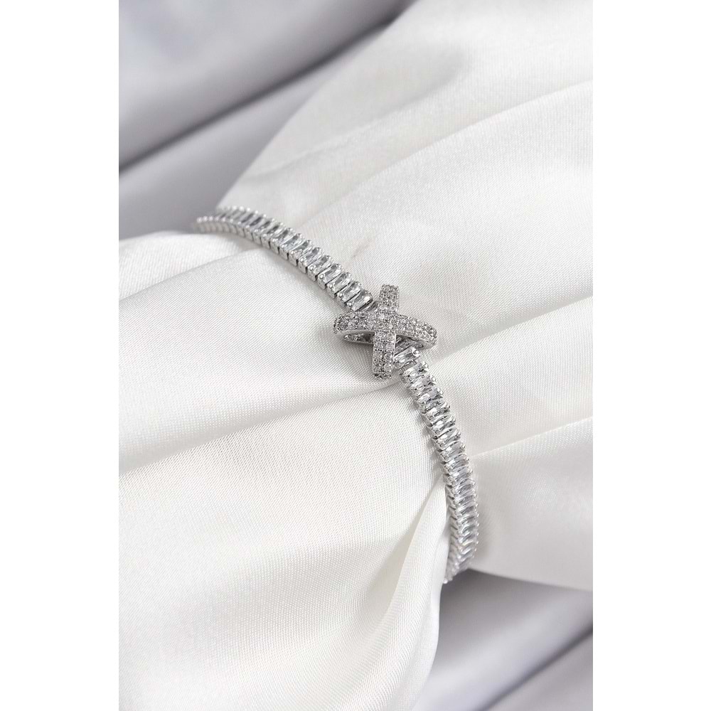 Pirinç Zirkon Taşlı X Detaylı Su Yolu Model Gümüş Renk Asansörlü Kadın Bileklik