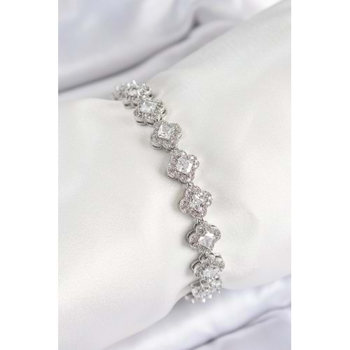 Pirinç Zirkon Taşlı Yonca Baget Model Gümüş Renk VIP Seri Kadın Bileklik