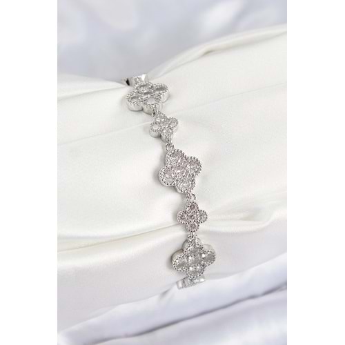 Pirinç Zirkon Taşlı Yonca Model Gümüş Renk VIP Seri Kadın Bileklik