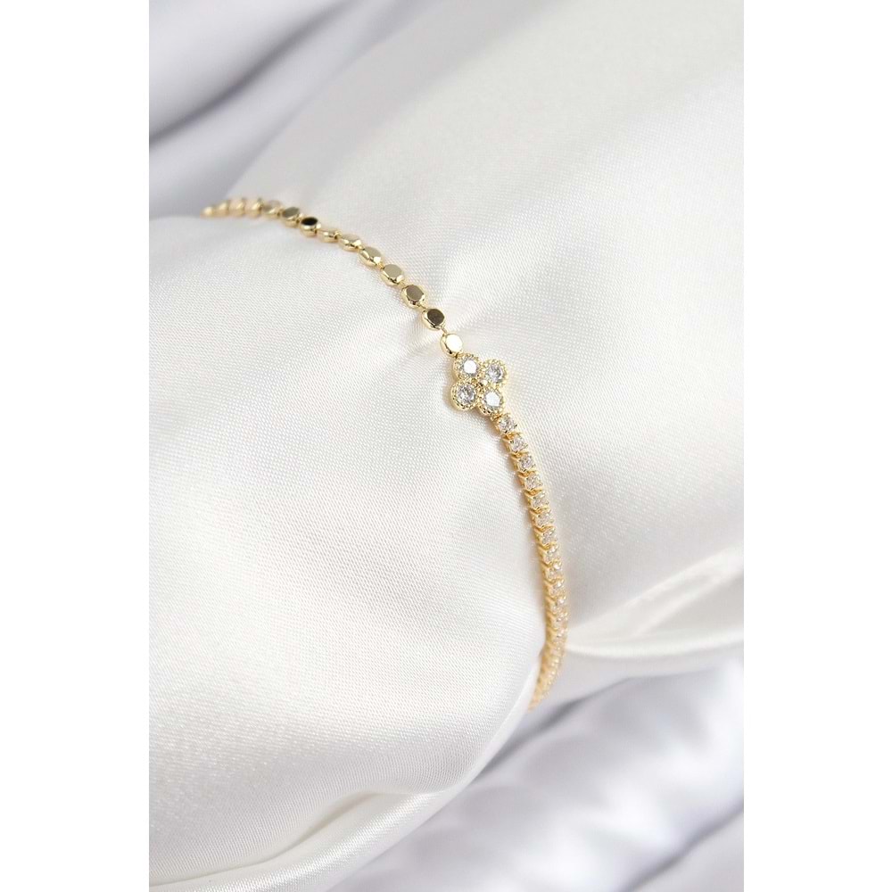 Pirinç Zirkon Taşlı Yonca Model Ezme Zincir Gold Renk Kadın Bileklik
