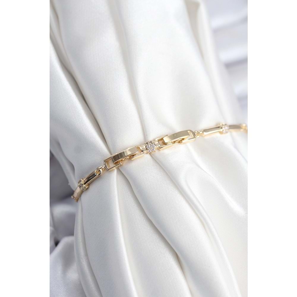 Pirinç VIP Seri Gold Renk Parçalı Model Zirkon Taşlı Kadın Bileklik