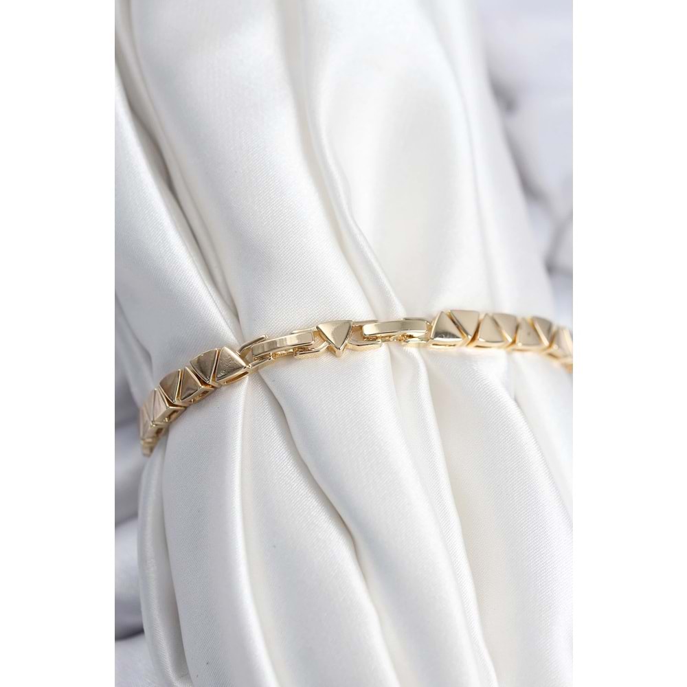Pirinç VIP Seri Gold Renk Sıralı Üçgen Model Kadın Bileklik