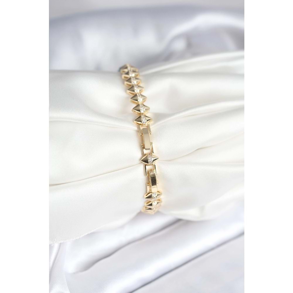 Pirinç Gold Renk Zirkon Taşlı Baklava Model Kadın Bileklik