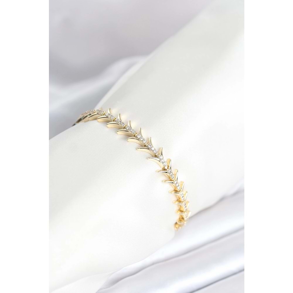 Pirinç Gold Renk Balık Sırtı Model Zirkon Taşlı Kadın Bileklik