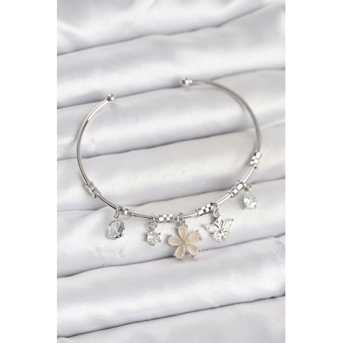 Çiçek ve Kelebek Charmlı Gümüş Renk Pirinç Kadın Bileklik