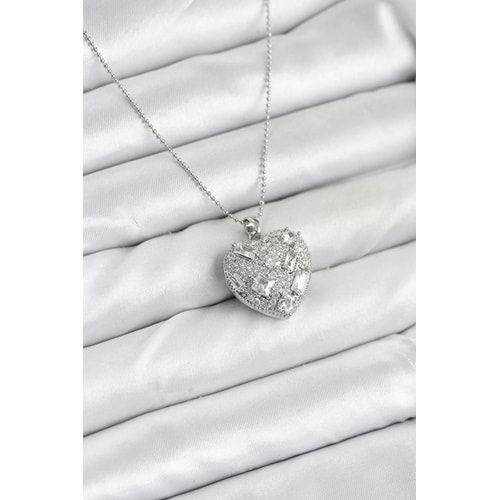 316L Çelik Zincir Gümüş Zirkon Taşlı Kalpli Kadın Kolye