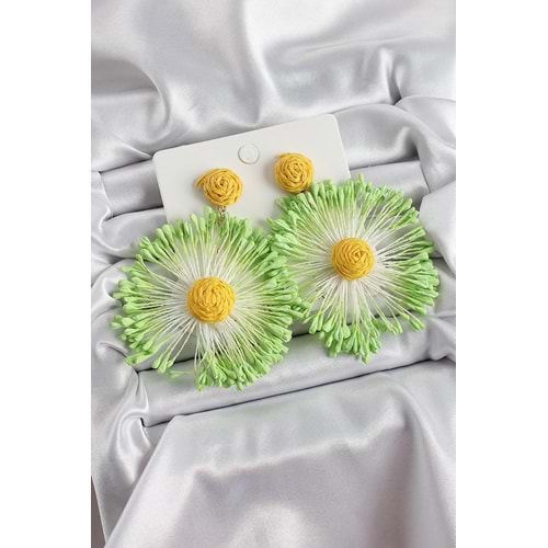 Yeşil Püsküllü Papatya Figürlü Hasır Örgü Model Gold Renk Kadın Küpe