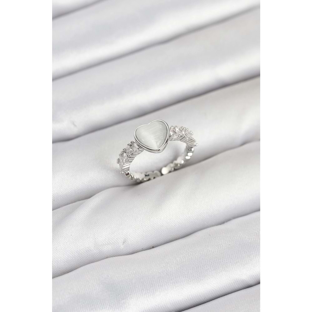 Pirinç Gümüş Renk Zirkon Taşlı Kalpli Kadın Yüzük