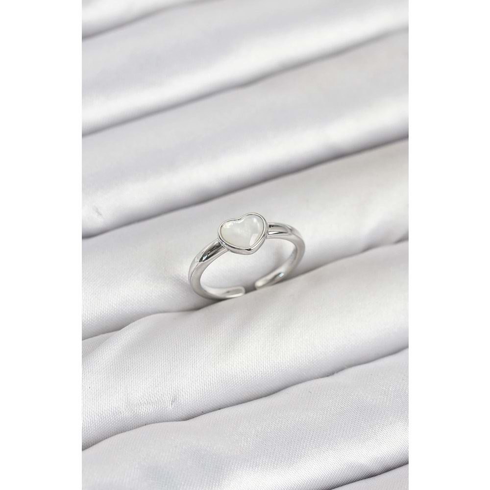 Pirinç Gümüş Renk Kalpli Kadın Yüzük