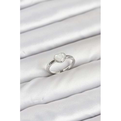 Pirinç Gümüş Renk Kalpli Kadın Yüzük