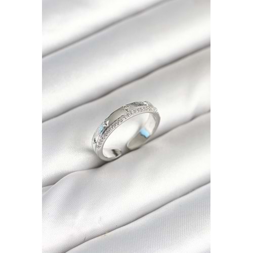 Gümüş Renk Şerit Zirkon Taşlı Kadın Yüzük